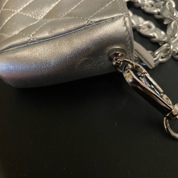 Chanel authentic o phone holder - Picture 9 of 9